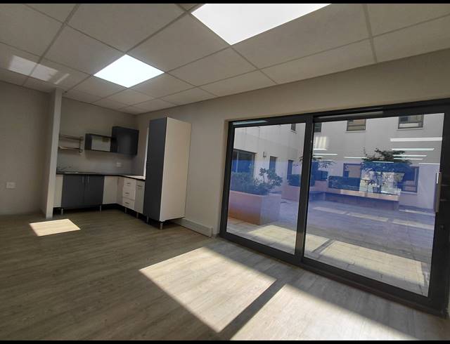 249M² OFFICE TO LET IN BRYANSTON